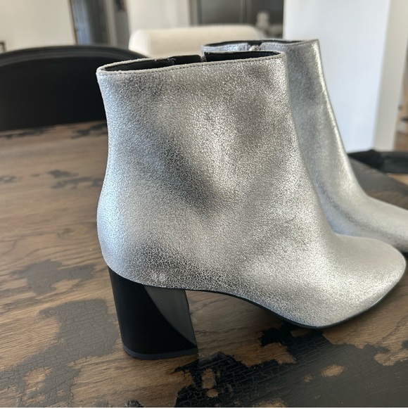 Silver booties. - Picture 2 of 7